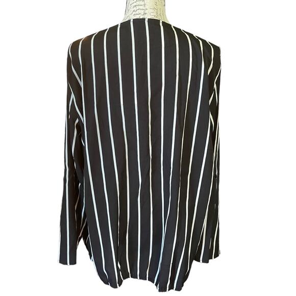 Bloomchic Black White Striped Long Sleeve Shirt Plus Size 14-16 - Picture 2 of 4